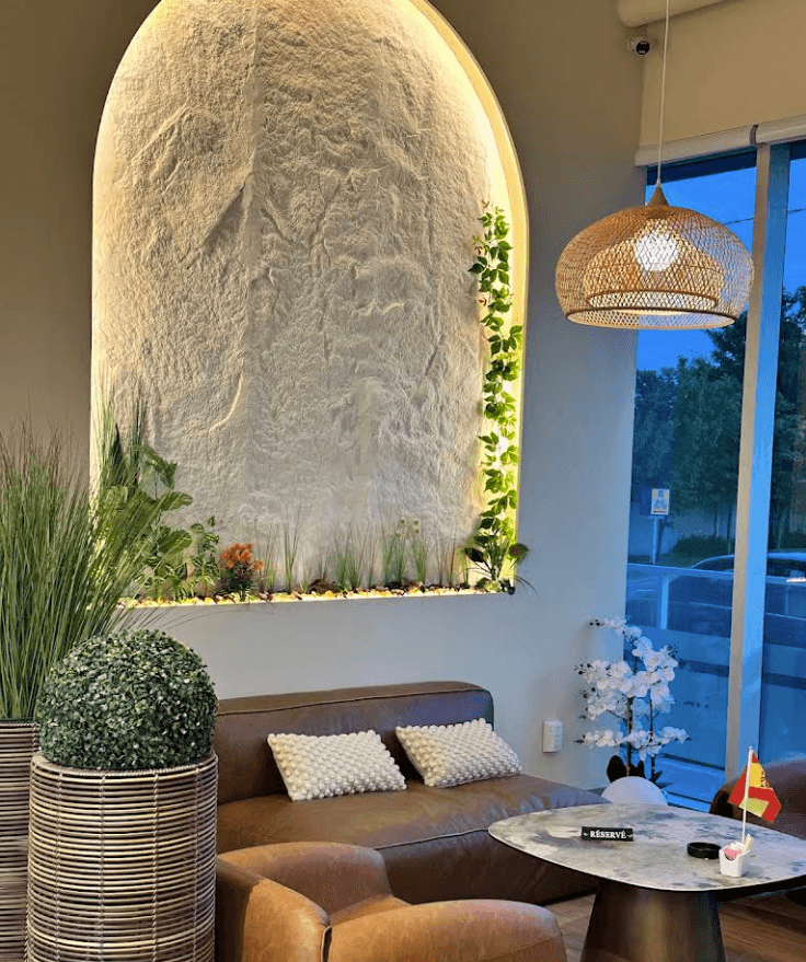 Warm arched plaster wall and seating inside Mr. Kaaké